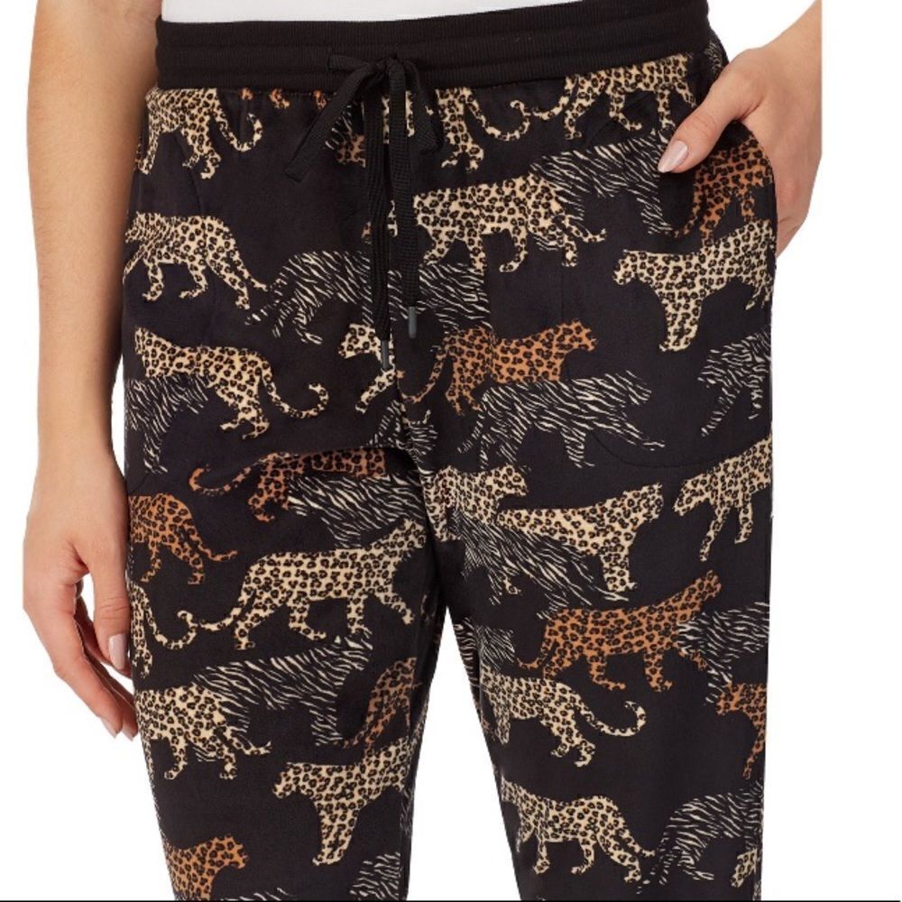 Tiger Velour Joggers‎ - Picture 6 of 6